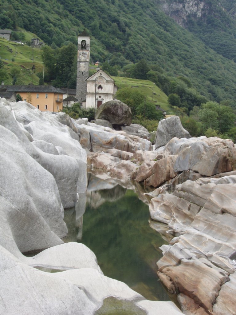 Chapelle
Mots-clés: verzasca