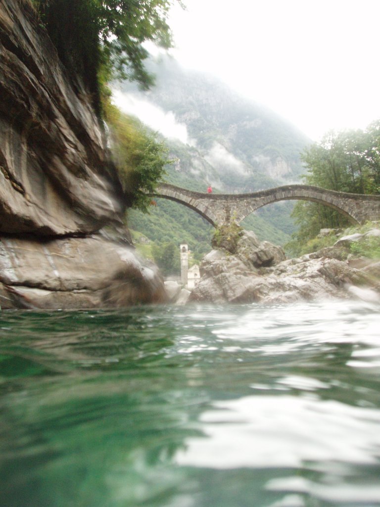 re re re Pont romain
Mots-clés: verzasca