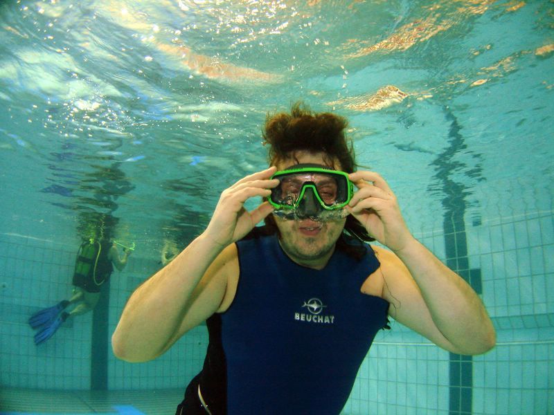 DSC00101-CPPLO
Le PrÃ©sident fait un essai de masque
