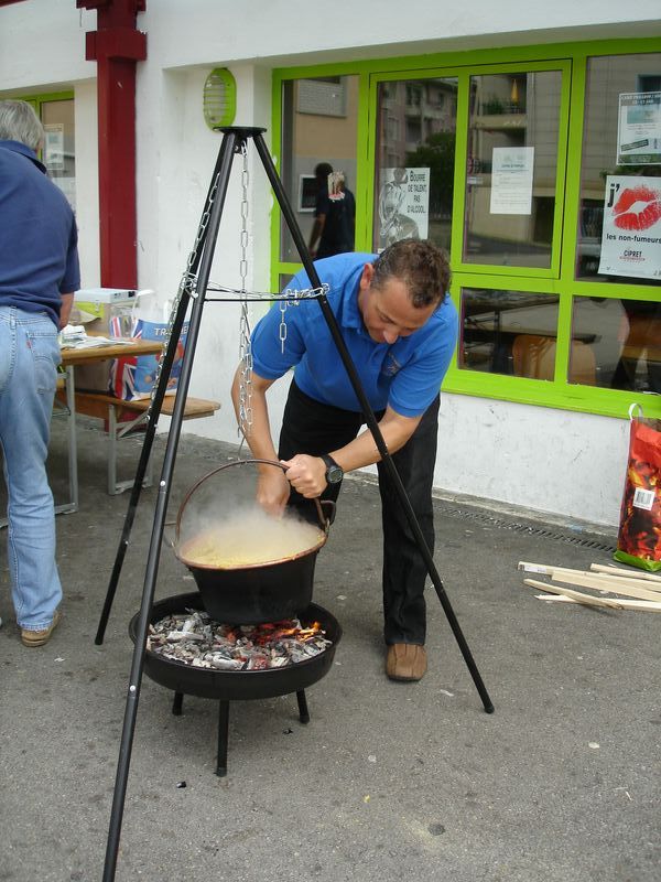 EnÃ©a en plein boulot, et en plus ce sera bon!!!

