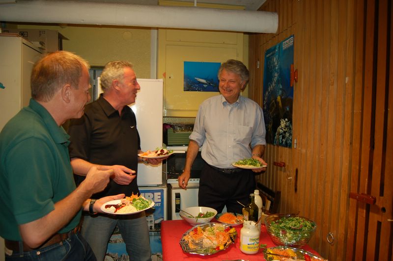 Jean-Pol a dÃ©posÃ© son appareil photo.....
