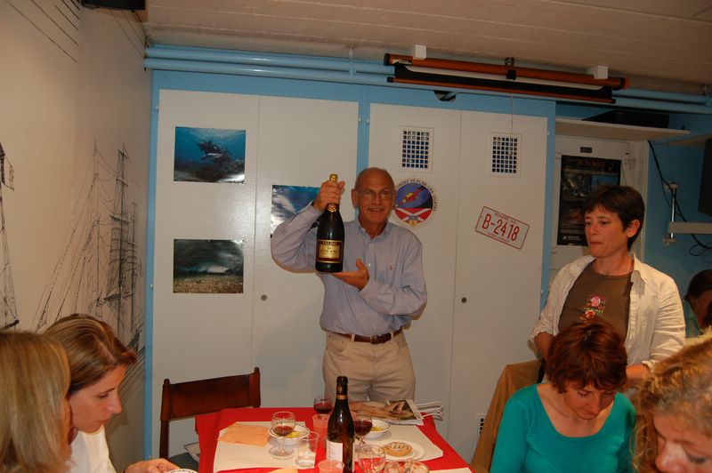 La bouteille d'Alfio est la bienvenue! Dommage qu'il soit absent!
