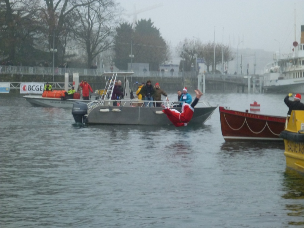 Un PÃ¨re NoÃ«l Ã  l'eau!
