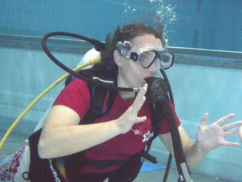 On parle avec les mains???
